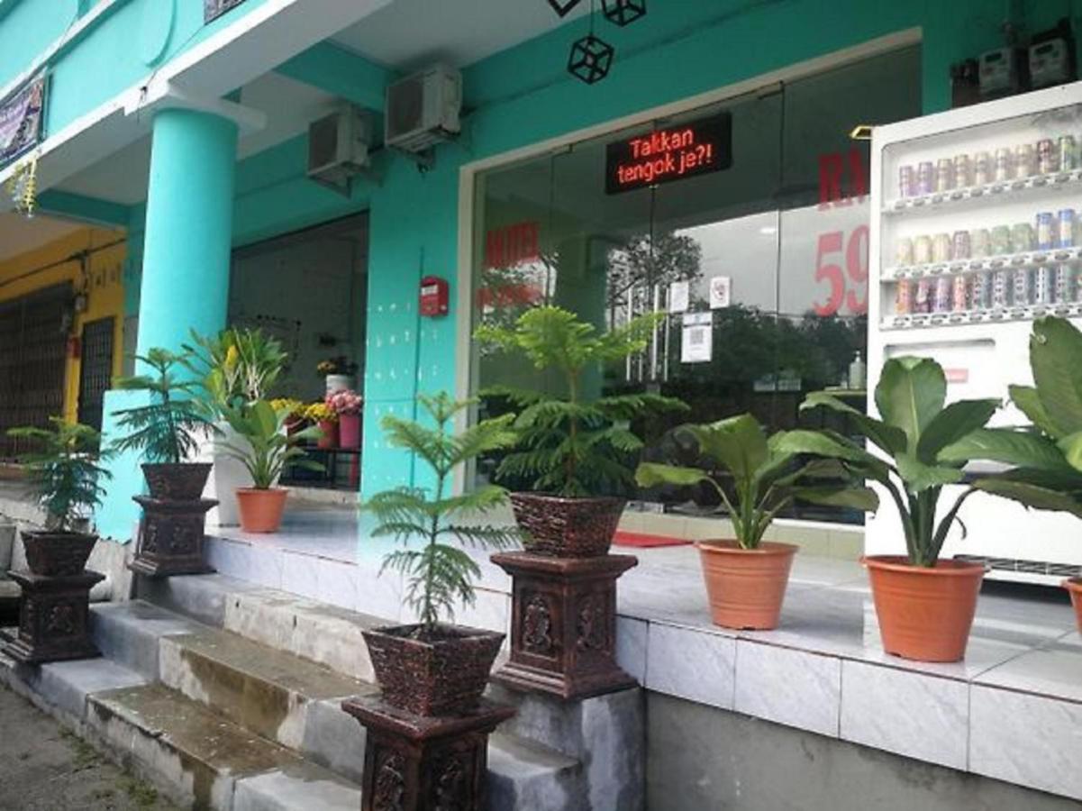 Oyo 90762 Fs Dimensi Hotel Malacca