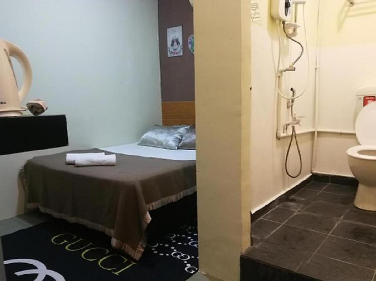Oyo 90762 Fs Dimensi Hotel 2*